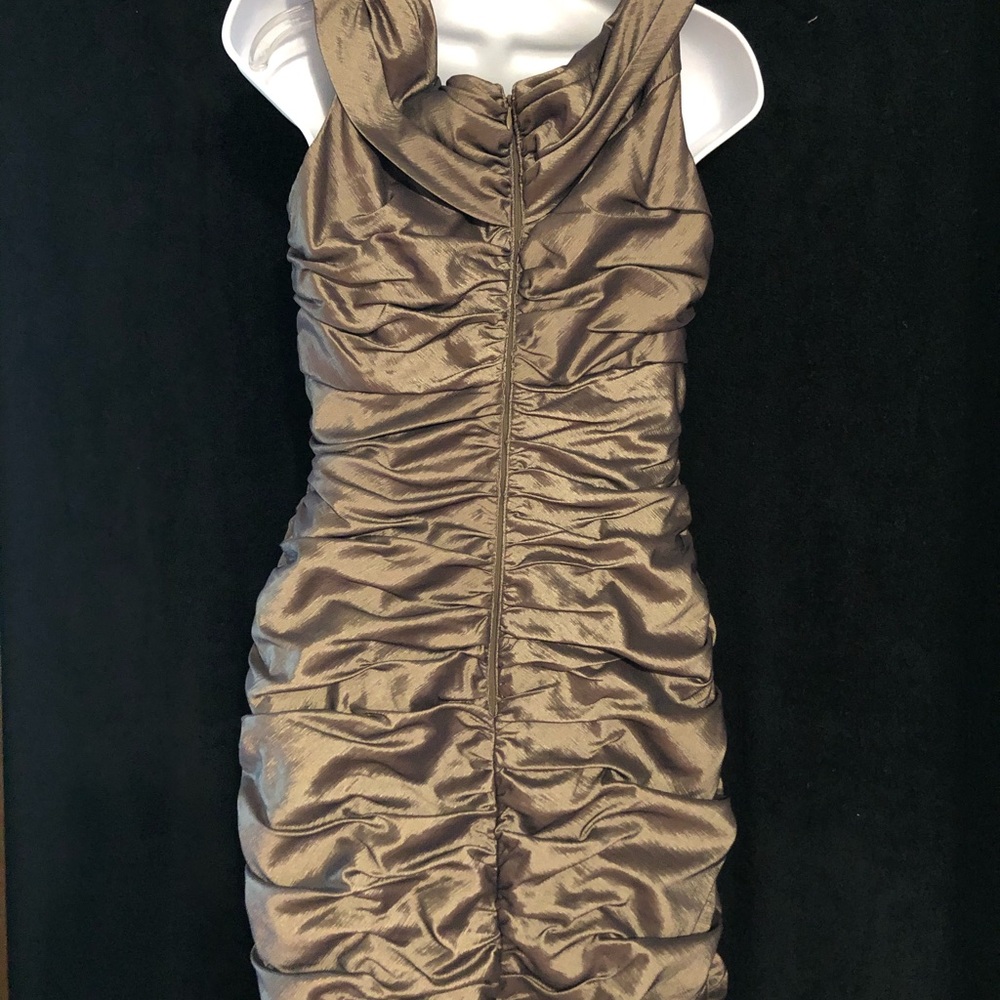 Formal dress - Picture 4 of 12